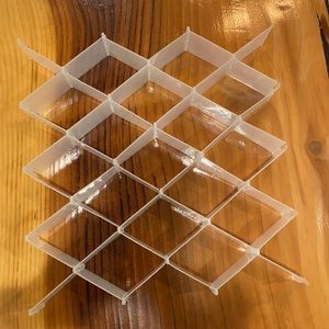 Fully adjustable drawer organizers